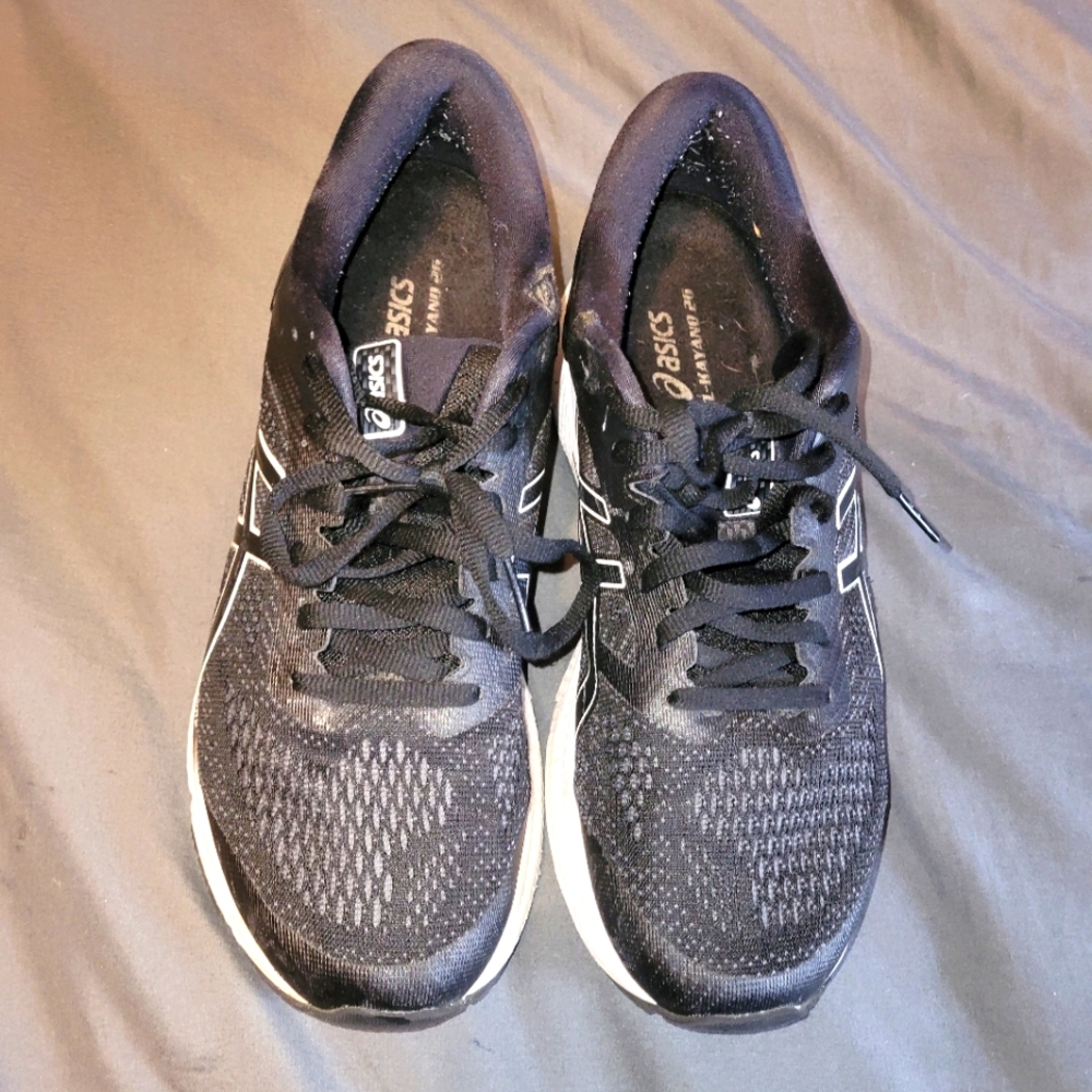 Black Asics Gel-Kayano 26